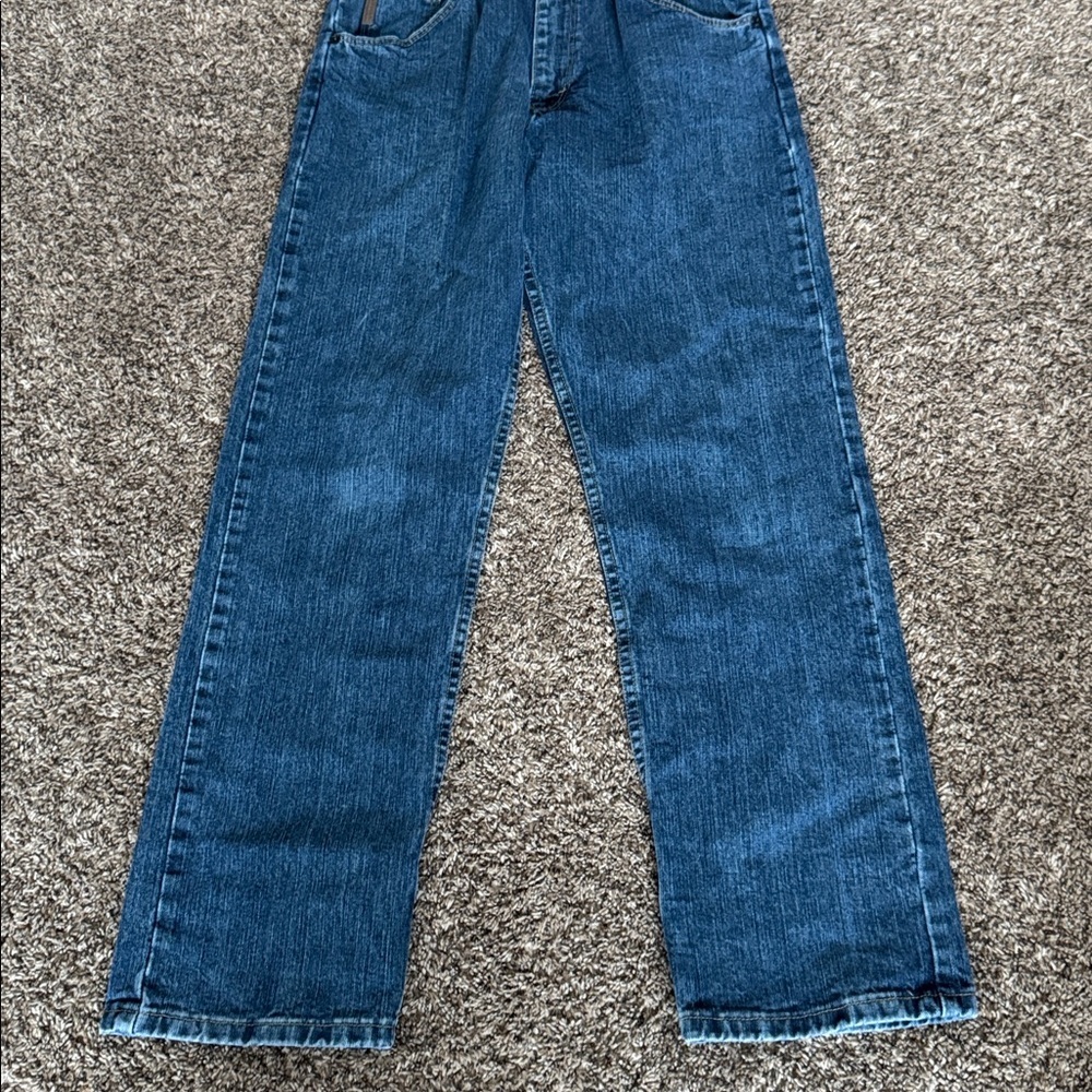 Wrangler 32 x 31 Medium Wash Regular Fit - Picture 3 of 12